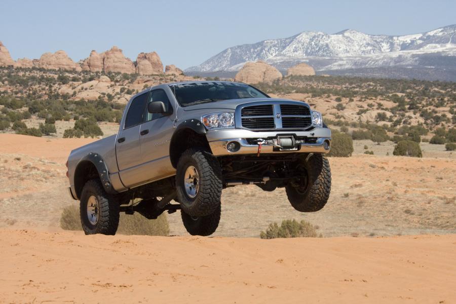  Dodge Ram Power Wagon 2006 года  (фото 2 из 3)